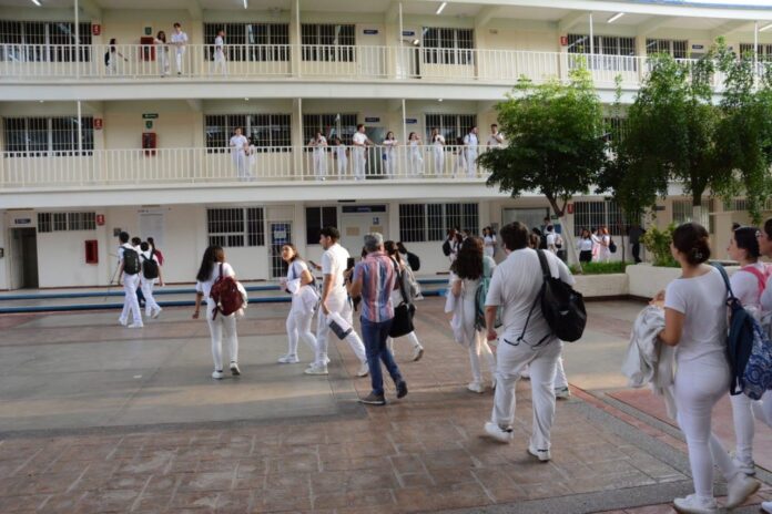 Hoy lunes regresan a las aulas universitarias 62 mil estudiantes de ...