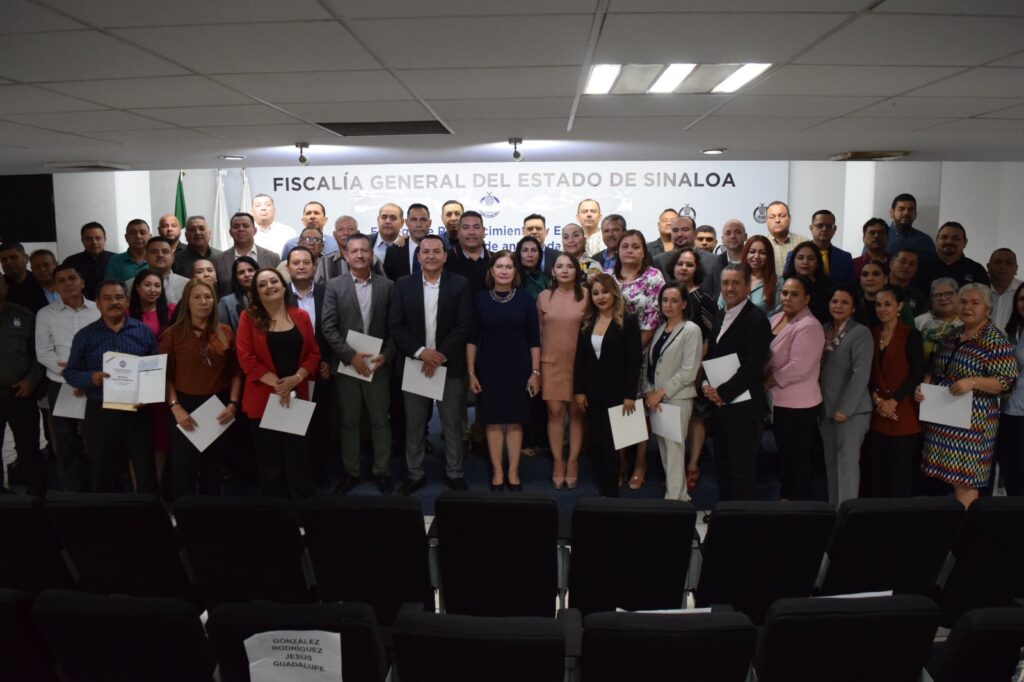 Entrega FGE Sinaloa Reconocimientos y Estímulos por 25 años de ...
